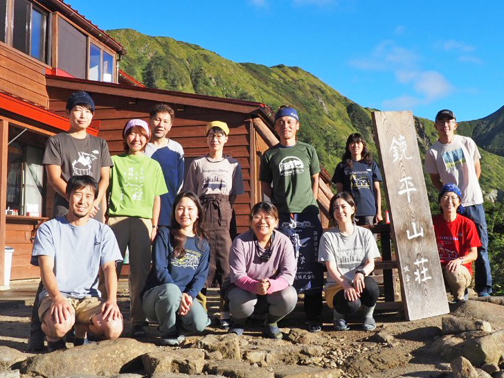 鏡平山荘のスタッフ写真